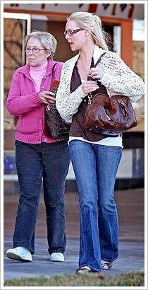 Katherine "Issey" Heigl & Her Mom