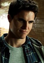 Robbie Amell 24-10-2013