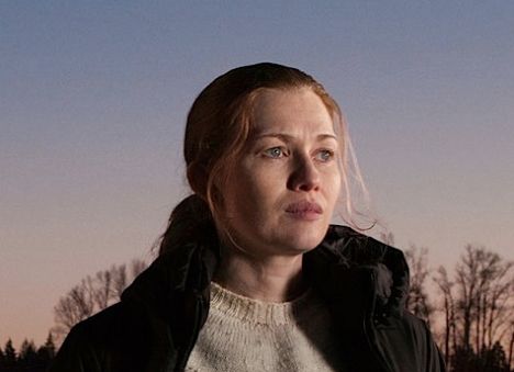 Mireille Enos Solo 1