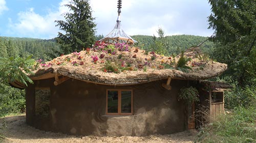 Off the Grid Special: Massive Mud Home