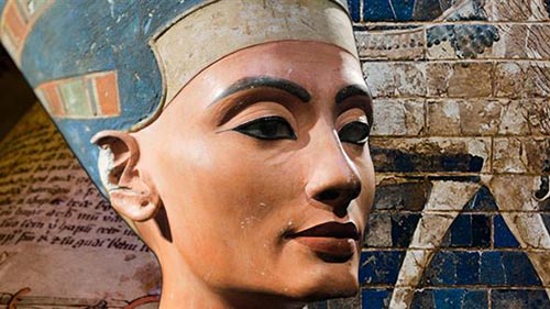 Nefertiti: The Lonely Queen