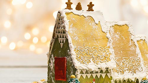 Holiday Baking Championship: Gingerbread Showdown