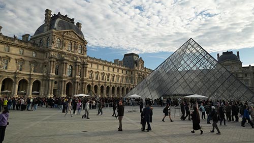 Louvre Heist: Minute by Minute