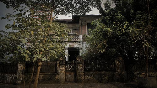 Abandoned: The Woman in the Decaying House