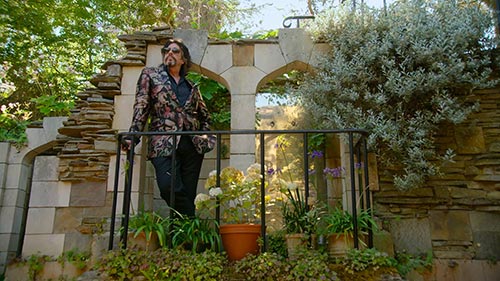 Outrageous Homes with Laurence Llewelyn Bowen